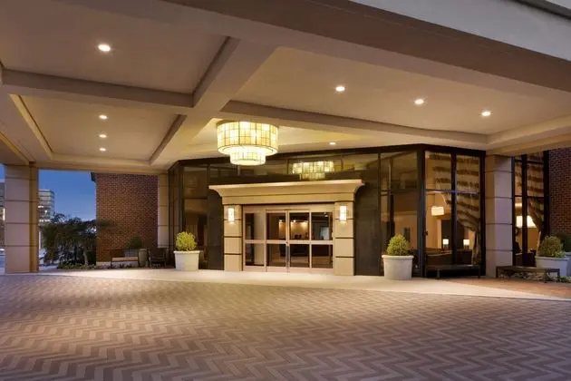 DoubleTree by Hilton McLean Tysons - Dış Mekan