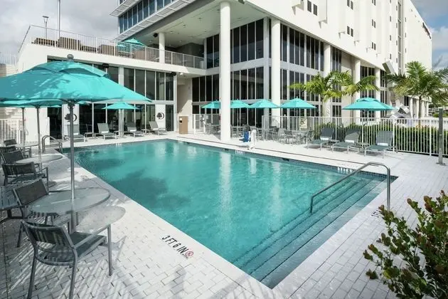 DoubleTree by Hilton Miami - Doral, FL - Havuz