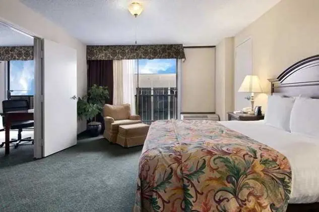 DoubleTree by Hilton Midland Plaza