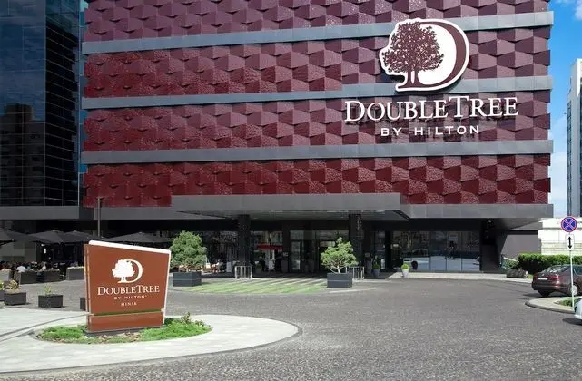 DoubleTree by Hilton Hotel Minsk - Dış Mekan
