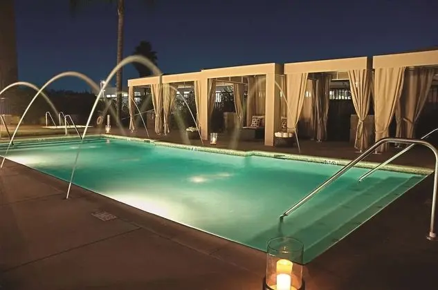 DoubleTree by Hilton Hotel Monrovia Pasadena - Havuz