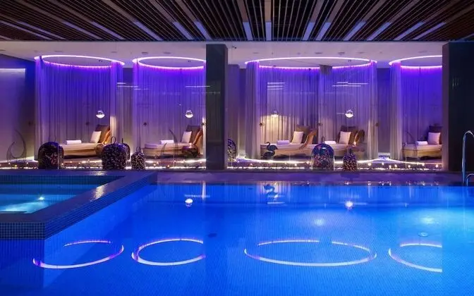 DoubleTree by Hilton Hotel Moscow - Marina - Havuz