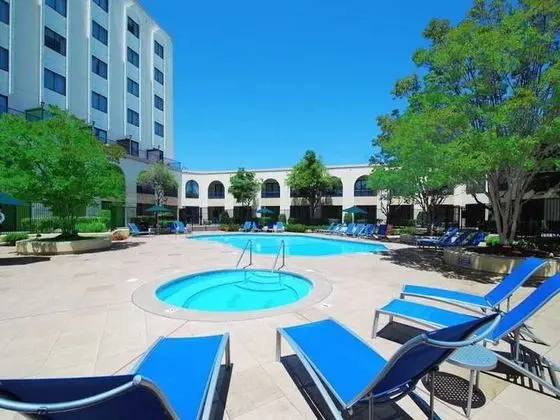 DoubleTree by Hilton Newark Fremont