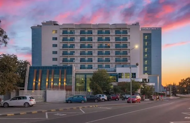 Doubletree By Hilton Oradea - Dış Mekan