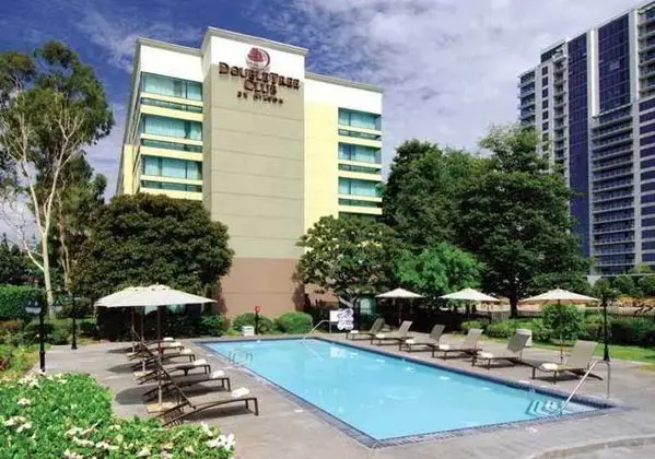 DoubleTree by Hilton Orange County Airport