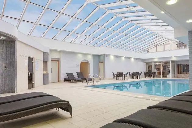 DoubleTree by Hilton Oxford Belfry - Havuz