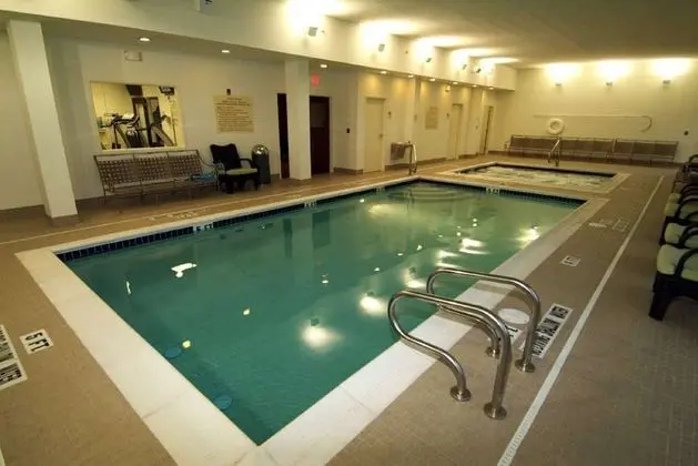 DoubleTree by Hilton Pittsburgh Airport - Havuz