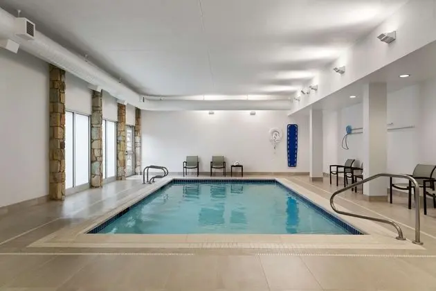 DoubleTree by Hilton Pittsburgh Airport - Havuz