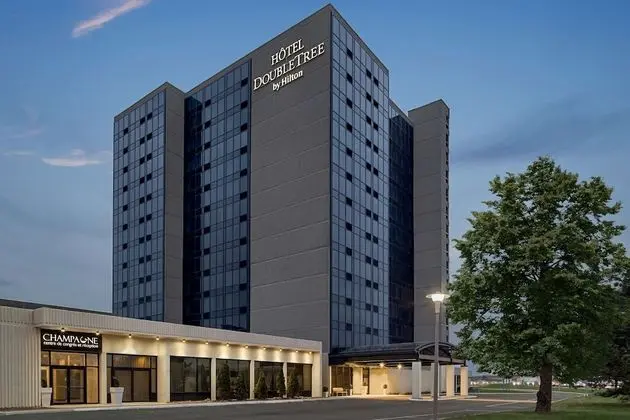 DoubleTree by Hilton Pointe Claire Montreal Airport West - Dış Mekan