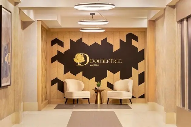 DoubleTree by Hilton Pointe Claire Montreal Airport West - Lobi