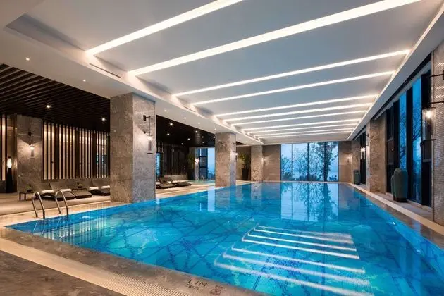 DoubleTree by Hilton Qingdao Oriental Movie Metrop - Havuz