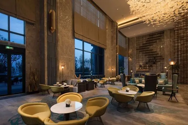 DoubleTree by Hilton Qingdao Oriental Movie Metrop - Lobi