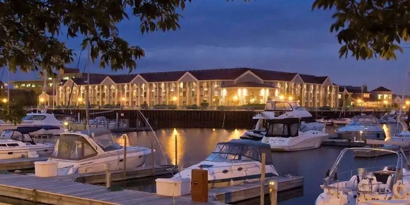 Doubletree by Hilton Racine Harbourwalk, WI