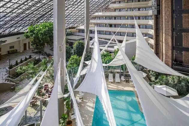 DoubleTree by Hilton Hotel Rochester - Havuz