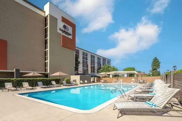 DoubleTree by Hilton Hotel San Bernardino - Havuz