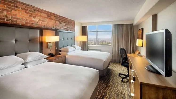DoubleTree by Hilton Toronto Airport