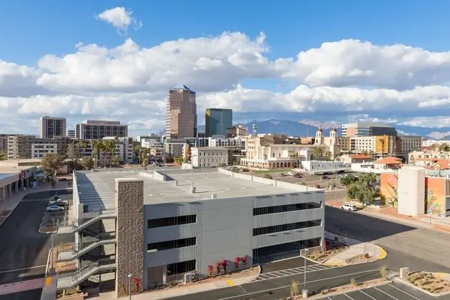 DoubleTree by Hilton Tucson Downtown Convention Center - Dış Mekan