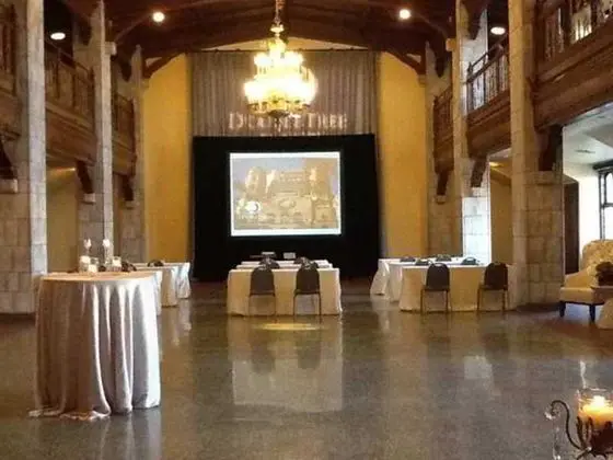 DoubleTree by Hilton-Tudor Arms Hotel