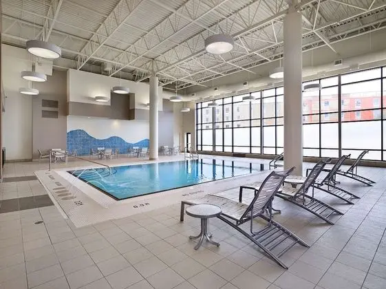 DoubleTree by Hilton Hotel West Edmonton - Havuz