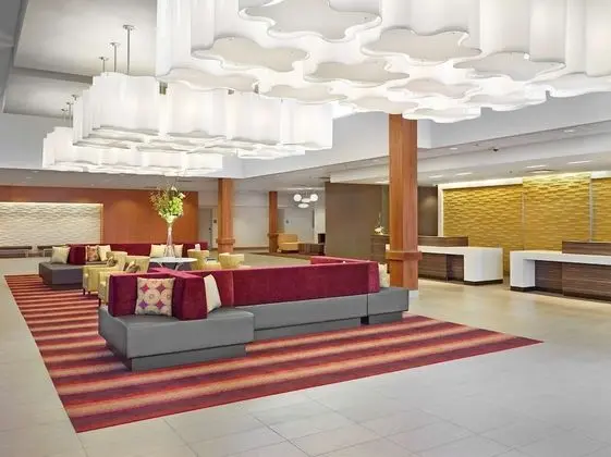 DoubleTree by Hilton Hotel West Edmonton - Lobi
