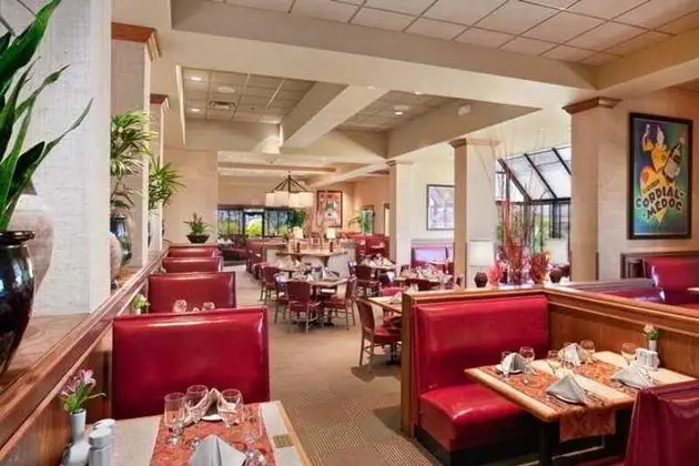 DoubleTree by Hilton Wichita Airport