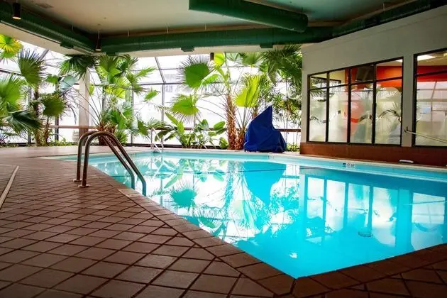 DoubleTree by Hilton Wichita Airport - Havuz