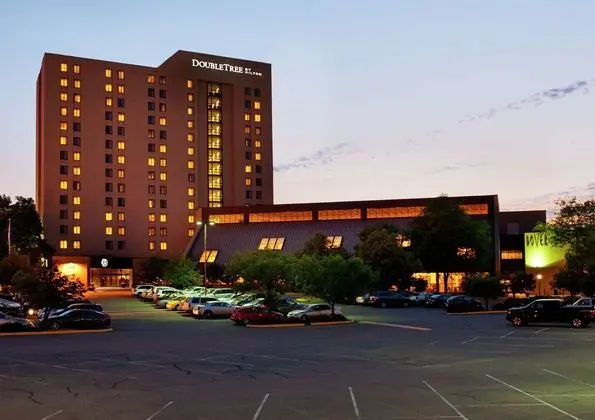 Doubletree Hotel Minneapolis-Park Place - Dış Mekan