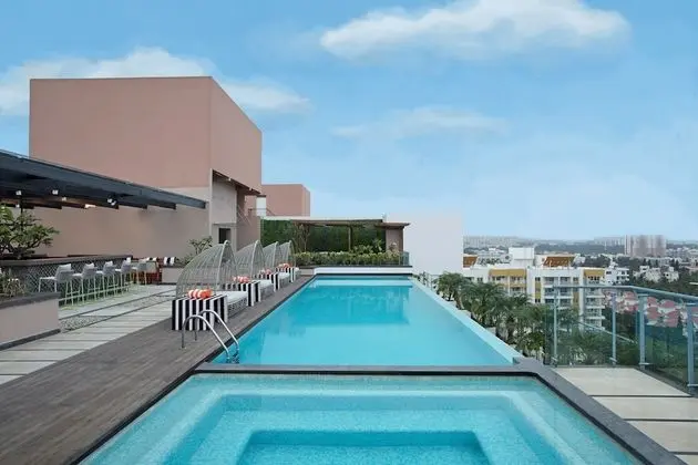 DoubleTree Suites By Hilton Bangalore - Havuz