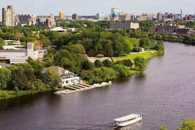 DoubleTree Suites by Hilton Hotel Boston-Cambridge