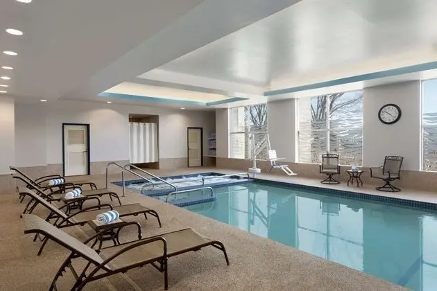 DoubleTree Suites by Hilton Hotel Boston-Cambridge - Havuz