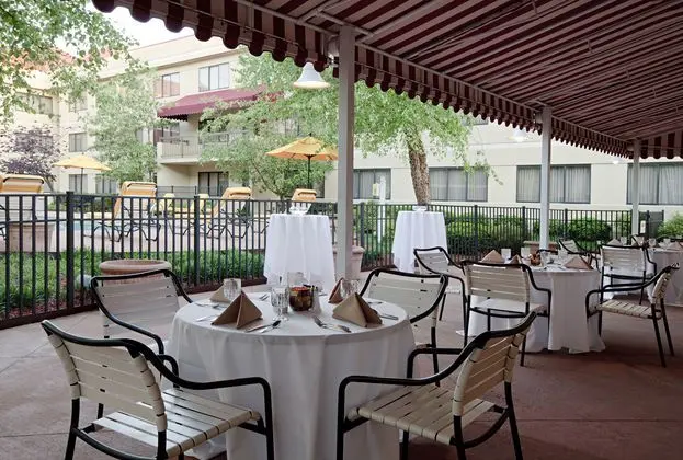 DoubleTree Suites by Hilton Cincinnati - Blue Ash