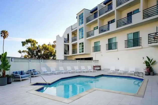 DoubleTree Suites by Hilton Hotel Doheny Beach - Havuz