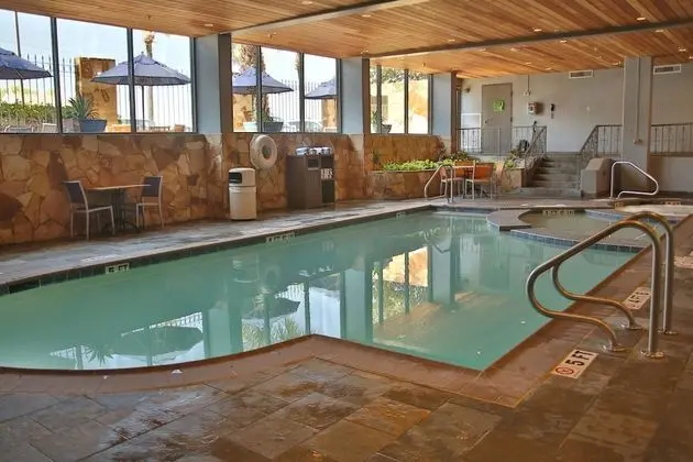 DoubleTree Suites by Hilton Hotel McAllen - Havuz