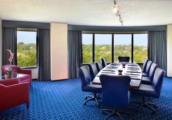Doubletree Hotel Tulsa at Warren Place