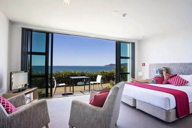 DOUBTLESS BAY VILLAS