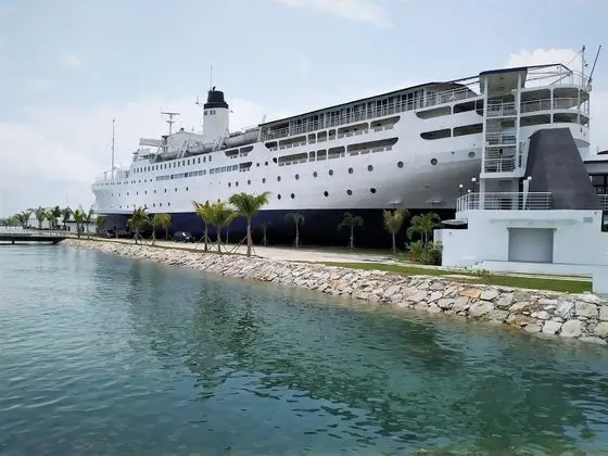 Doulos Phos The Ship Hotel - Dış Mekan