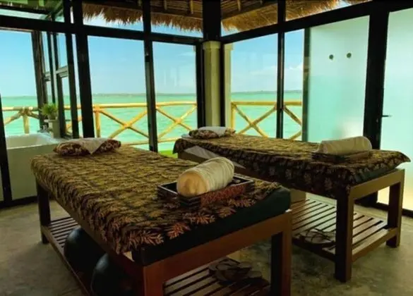 Doulos Phos The Ship Hotel - Spa