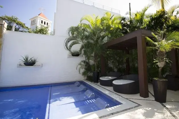 Downtown Apartment Oasis 12