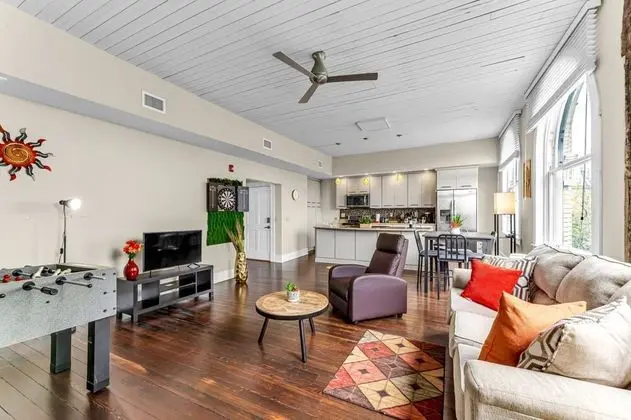 Downtown  Condo Close to City Amenities
