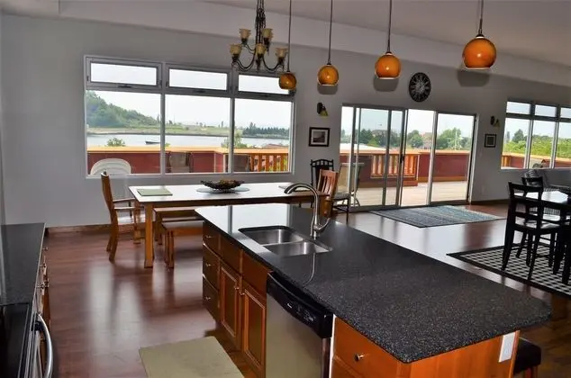Downtown Condo With Lake & BAY Views - Mutfak