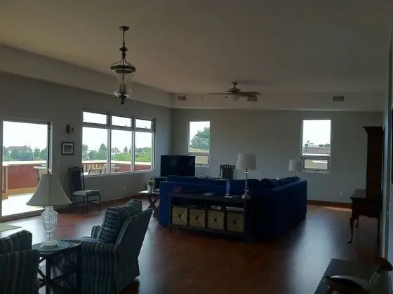 Downtown Condo With Lake & BAY Views - Oda Düzeni