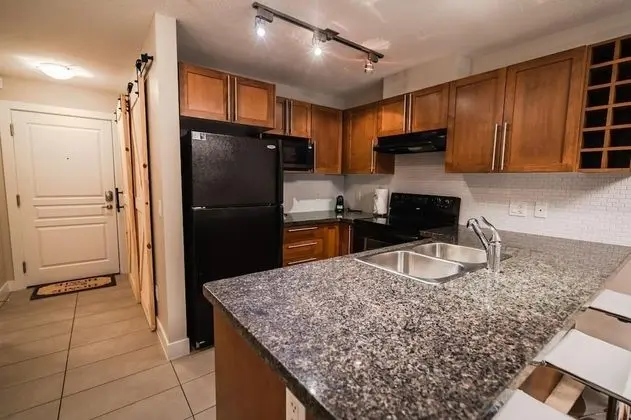 Downtown Condo at Waterscapes - Mutfak