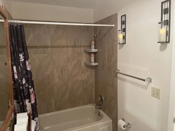 Downtown Private Rooms- Close to Topgolf - İç Mekan
