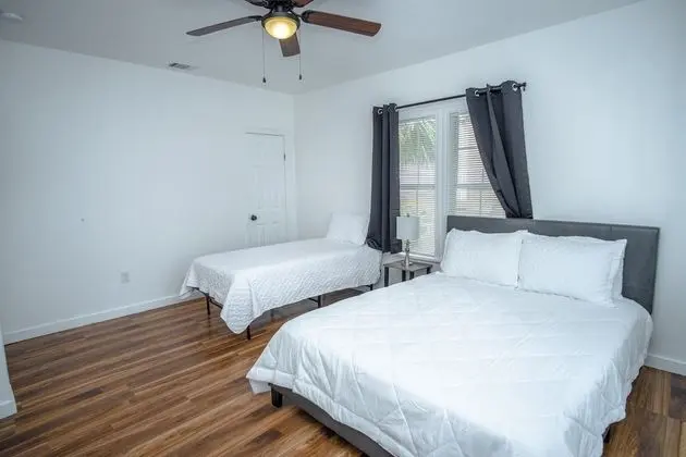Downtown Remodeled Cozy 2br/1ba Home Sleeps 8 - Oda