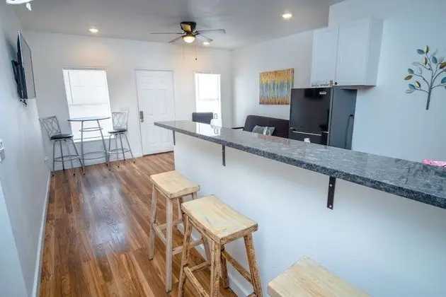 Downtown Remodeled Cozy 2br/1ba Home Sleeps 8 - Yerinde Yemek