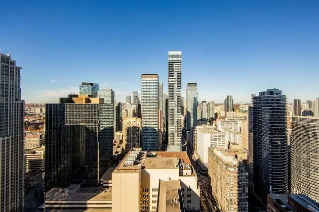 Downtown Toronto 2 Bedroom 2 Bath Suite Near Business District, U of T, Hospital