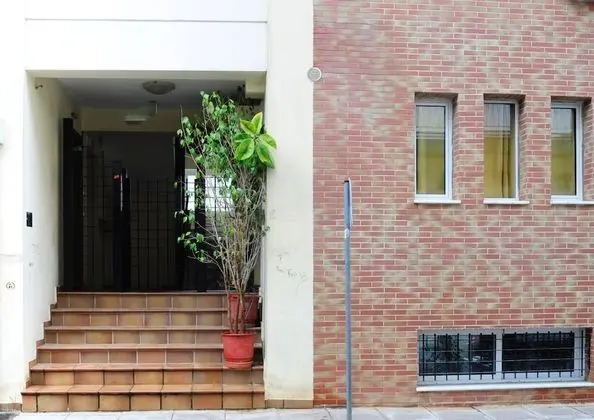 Downtown Yellow Studio With Private Parking