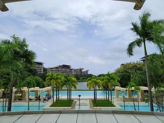 Dr Calayan's 2BR Condo at Pico De Loro - Havuz