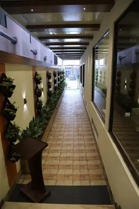Dr. Rajkumar International Hotel - Lobi