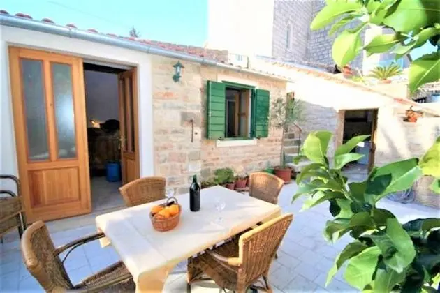 Draga - Traditional & in Center - SA2